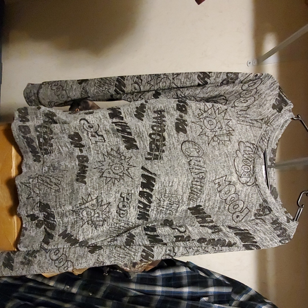 Comic book pullover size XL